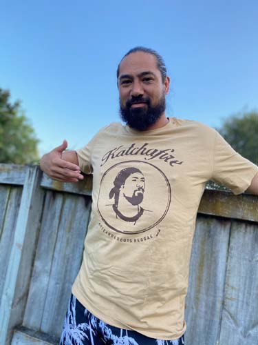 The Katchafire Mens Retro Zig Zag Tee is an earthy colour design on a tan tee.  A signature tee features Logan Bell, front man for Katchafire. 