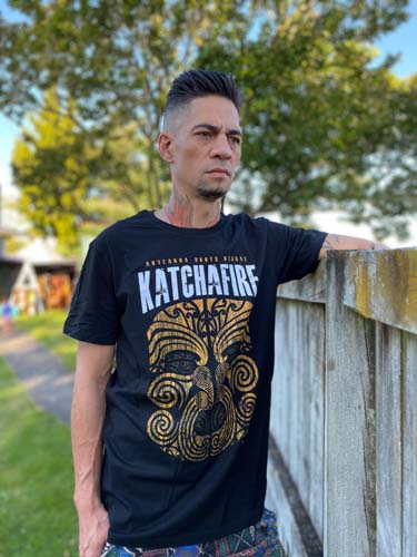 The Katchafire Mens MataaoraTee is a distinctive print featuring a Maori design, tying in the bands cultural origins with their awesome vibe.  S - 5XL.
