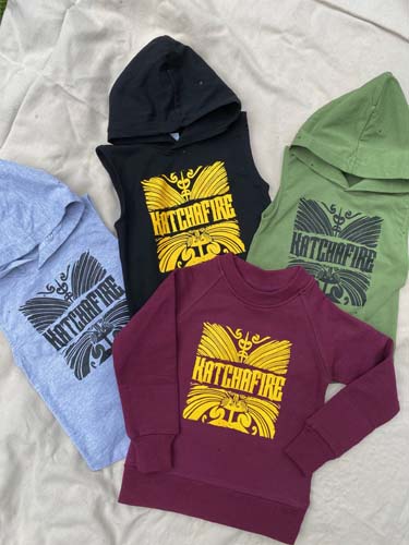 The Katchafire Kids Moko Crews are a limited edition sleeveless hood for the youngest fans.  1 - 6 years.  In a great wine colour.  Get them while you can!