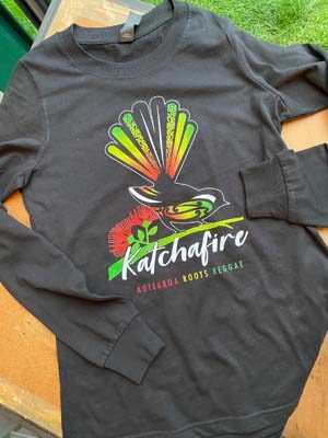 The Katchafire Womens Fantail Long Sleeve Tee is a vibrant, colourful tee. It incorporates nz culture, the native wildlife and the beautiful maori designs.