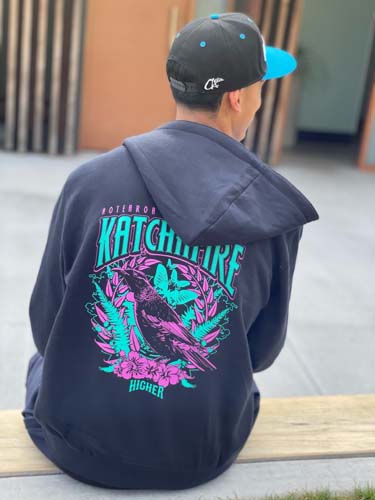 The Katchafire Tui Zip Hoodies are the latest addition to our Tui merchandise.  A collaboration with HIGHER and in beautiful bright contrasting colours, this hood is bound to make you stand out in the crowd.  The Tui print is available in womens and mens tees and singlets.