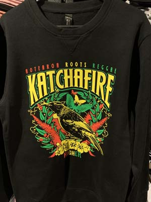 The Katchafire Tui Crew is collaboration with HIGHER and in beautiful bright contrasting colours.  This crew is bound to make you stand out in the crowd. 